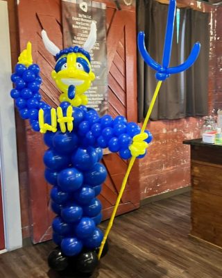 What better way to Celebrate a High School reunion than a life size balloon mascot sculpture! Check out our Winter Haven High School Blue Devil!

#balloons #balloondecor #balloonstylist #supportsmallbusiness #balloonslakeland #balloonsorlando #balloonarch #birthdayballoons #balloonstampa #balloonsdaytona #balloonslakemary #balloonmarquee #organicballoondecor #balloonswag #birthdaypartyideas #balloondelivery #graduationpartyideas #graduationballoons #eventdecorations