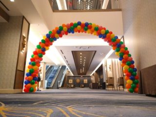 We love doing a classic balloon arch with a random pattern! SO FUN! 

#balloons #balloondecor #balloonstylist #supportsmallbusiness #balloonslakeland #balloonsorlando #balloonarch #birthdayballoons #balloonstampa #balloonsdaytona #balloonslakemary #balloonmarquee #organicballoondecor #balloonswag #birthdaypartyideas #balloondelivery #graduationpartyideas #graduationballoons #eventdecorations