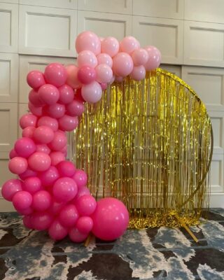Taking a moment to fawn over this pink ombre organic design for a 10th birthday event with Wizard Connection 💖💖💖

#balloons #balloondecor #balloonstylist #supportsmallbusiness #balloonslakeland #balloonsorlando #balloonarch #birthdayballoons #balloonstampa #balloonsdaytona #balloonslakemary #balloonmarquee #organicballoondecor #balloonswag #birthdaypartyideas #balloondelivery #graduationpartyideas #graduationballoons #eventdecorations
