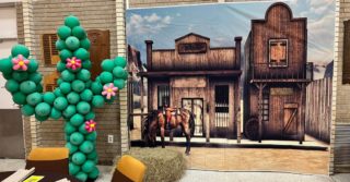 🤠 A WILD West themed event for the Bartow Chamber last weekend. Ceiling draping, market lights, cowboy boot bubble strands and cactus balloon sculptures helped transform this space 🌵

#balloons #balloondecor #balloonstylist #supportsmallbusiness #balloonslakeland #balloonsorlando #balloonarch #birthdayballoons #balloonstampa #balloonsdaytona #balloonslakemary #balloonmarquee #organicballoondecor #balloonswag #birthdaypartyideas #balloondelivery #graduationpartyideas #graduationballoons #eventdecorations
